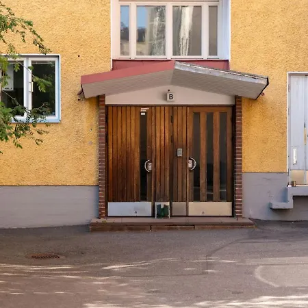 Bright, Lush And Comfortable In Kallio Helsinki