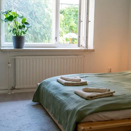 Bright, Lush And Comfortable In Kallio Huoneisto Helsinki