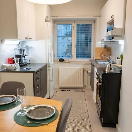 Apartment Bright, Lush And Comfortable In Kallio *