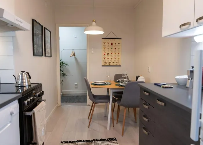 Bright, Lush And Comfortable In Kallio Apartman Helsinki