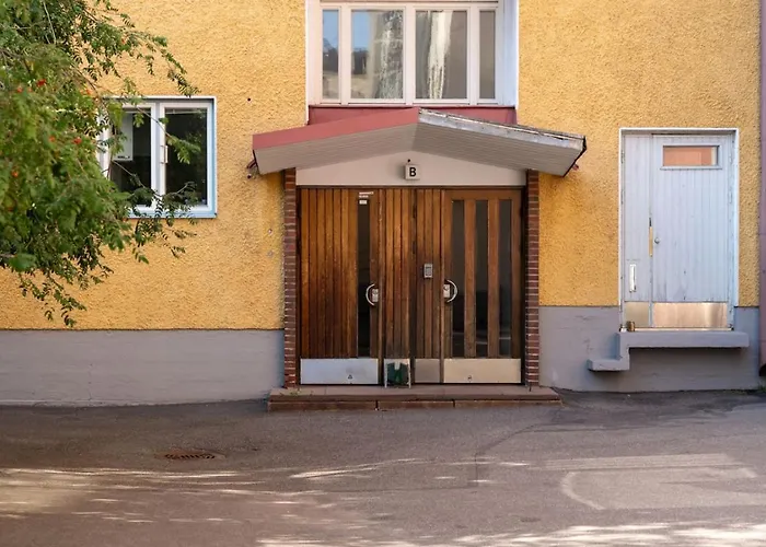 Bright, Lush And Comfortable In Kallio Helsinki